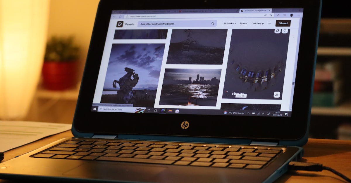 Pantalla moderna con portátil para diseño web en español para Puerto Rico